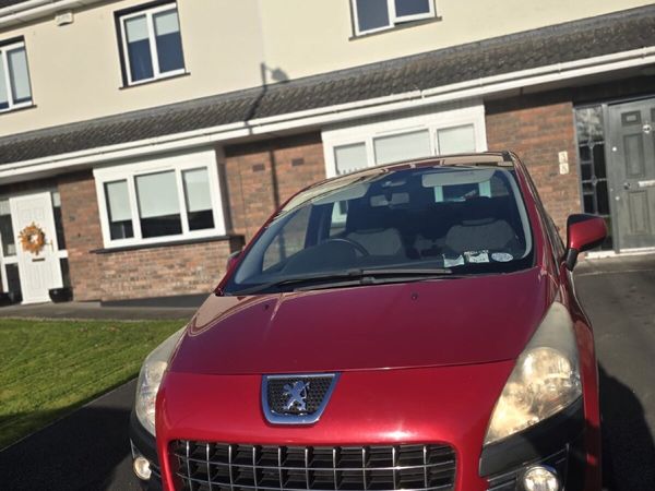 Peugeot 3008 MPV, Diesel, 2010, Red