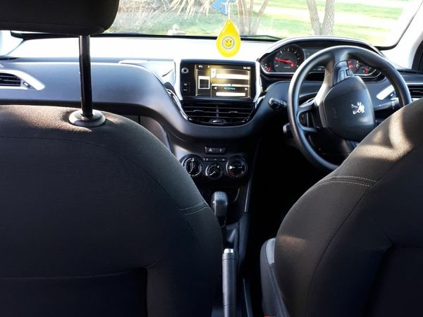 Peugeot 208 Hatchback, Diesel, 2014, Grey