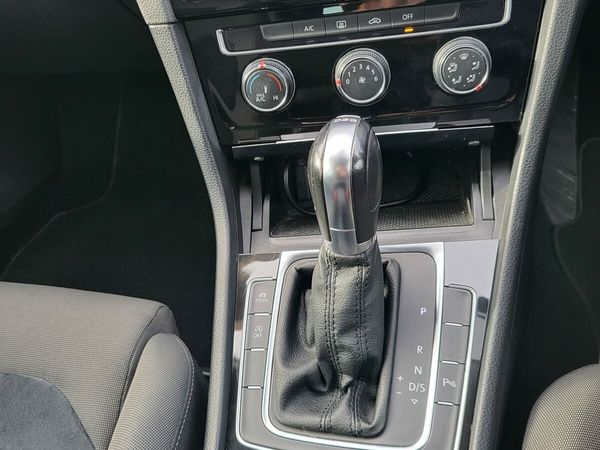 Volkswagen Golf Hatchback, Petrol, 2013, Blue