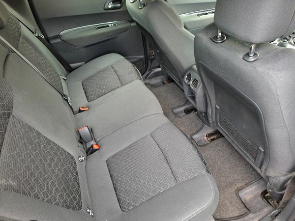 Peugeot 208 Hatchback, Diesel, 2016, Black