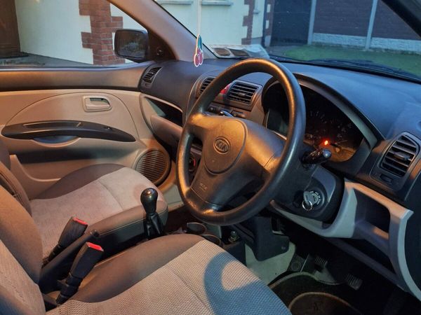 Kia Picanto Hatchback, Petrol, 2005, Silver