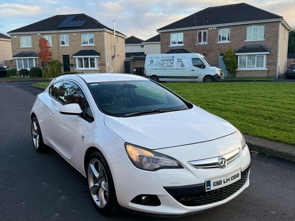 Vauxhall Astra Hatchback, Petrol, 2013, White