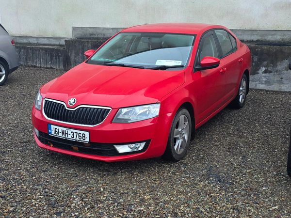 Skoda Octavia Saloon, Diesel, 2016, Red