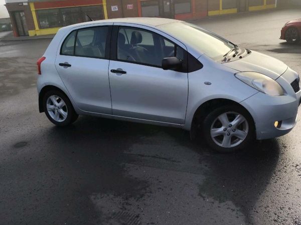 Toyota Yaris Hatchback, Petrol, 2006, Silver