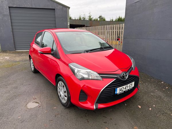 Toyota Yaris Hatchback, Petrol, 2014, Red