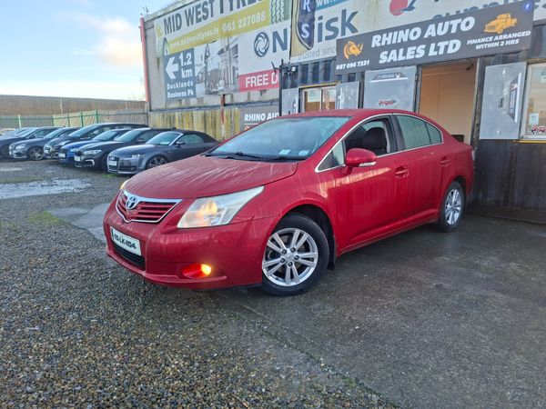 Toyota Avensis Saloon, Petrol, 2009, Red