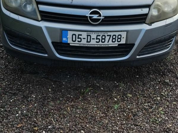 Opel Astra Hatchback, Petrol, 2005, Silver