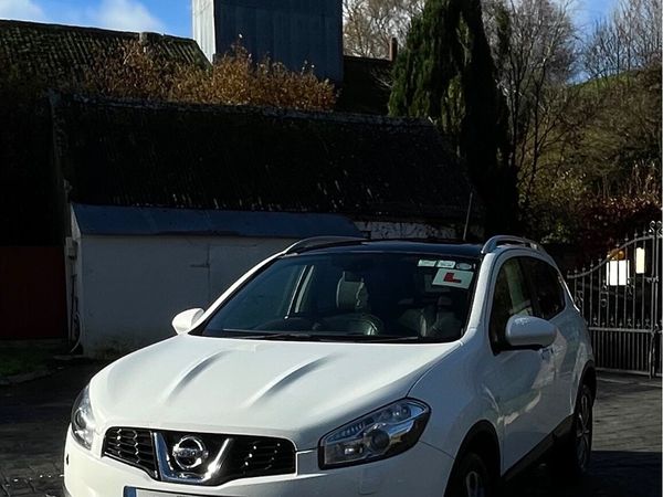 Nissan Qashqai Hatchback, Diesel, 2013, White