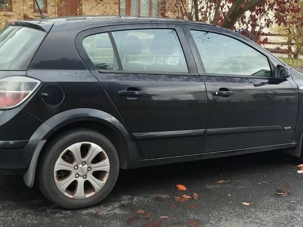 Opel Astra Hatchback, Petrol, 2009, Black