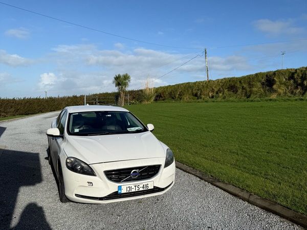 Volvo V40 Hatchback, Diesel, 2013, White