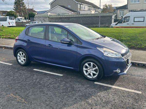 Ford Fiesta Hatchback, Petrol, 2014, Red
