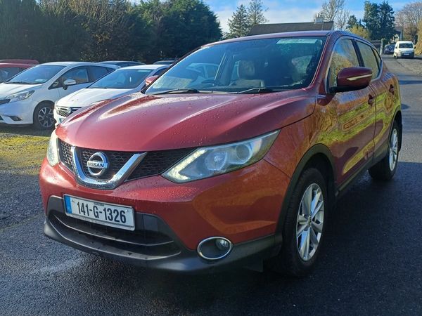 Nissan Qashqai Hatchback, Diesel, 2014, Red