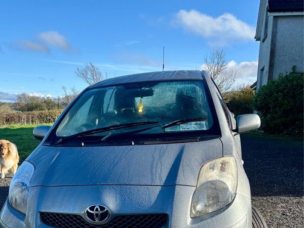Toyota Yaris Hatchback, Petrol, 2010, Silver