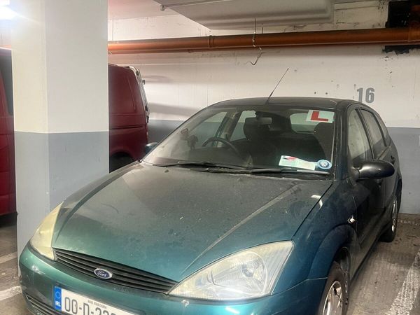 Ford Focus Hatchback, Petrol, 2000, Green