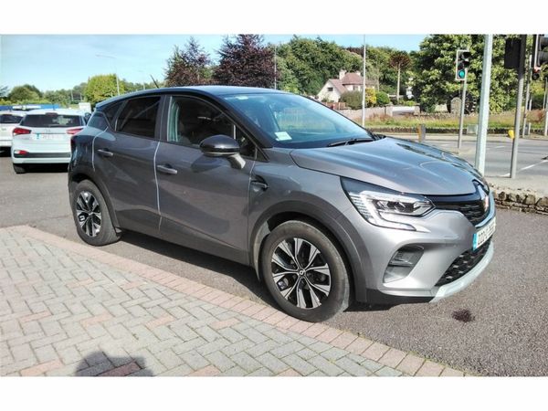Renault Captur SUV, Petrol, 2022, Grey