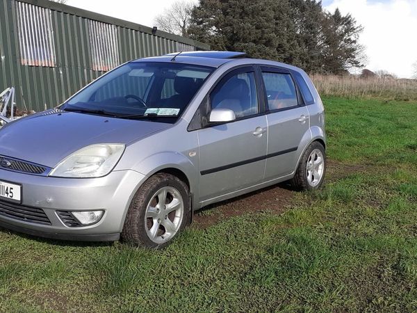 Ford Fiesta Hatchback, Petrol, 2005, Silver