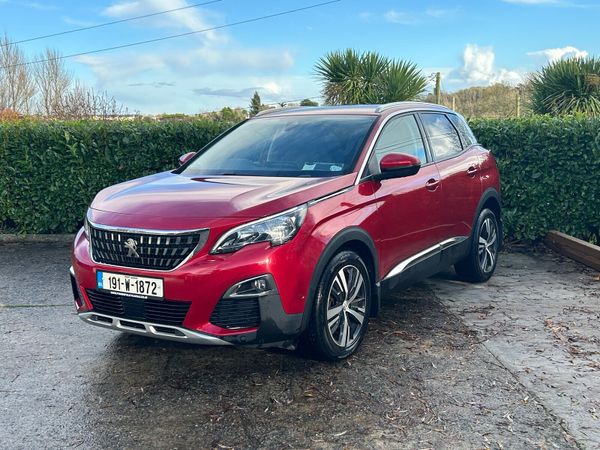Peugeot 3008 MPV, Petrol, 2019, Red