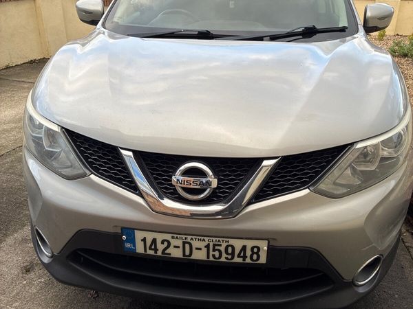 Nissan Qashqai Hatchback, Diesel, 2014, Silver