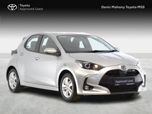 Toyota Yaris Hatchback, Petrol Hybrid, 2025, Silver