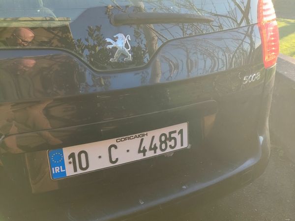 Peugeot 5008 MPV, Diesel, 2010, Black