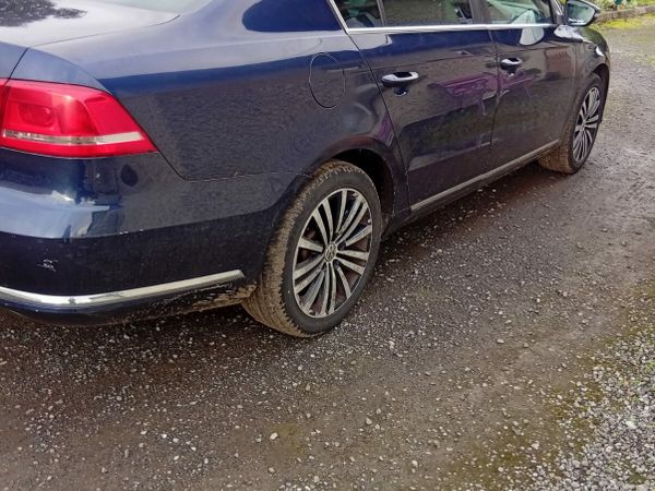 Volkswagen Passat Saloon, Diesel, 2012, Blue