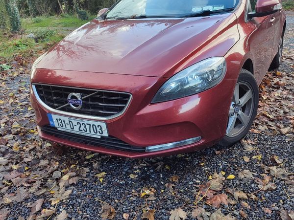 Volvo V40 Hatchback, Diesel, 2013, Red