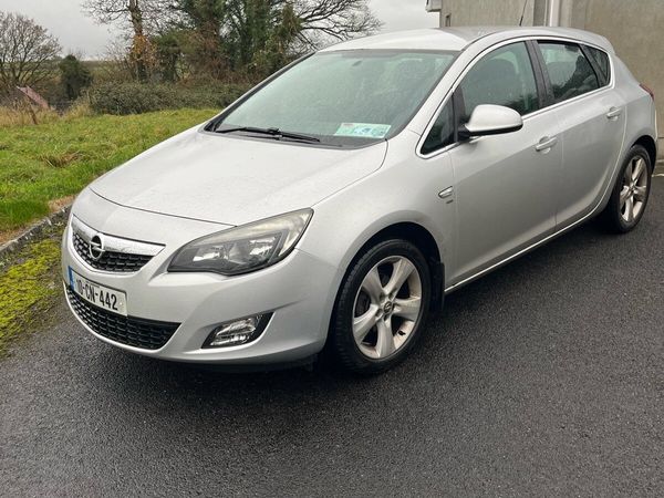 Opel Astra Hatchback, Petrol, 2010, Silver