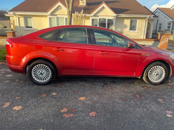 Ford Mondeo Hatchback, Petrol, 2008, Red