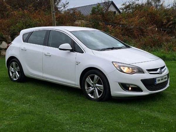 Vauxhall Astra Hatchback, Diesel, 2013, White