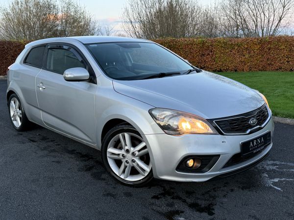 Kia Ceed Hatchback, Diesel, 2012, Silver