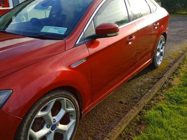 Ford Mondeo Hatchback, Diesel, 2012, Red