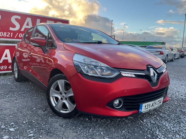 Renault Clio Hatchback, Petrol, 2013, Red
