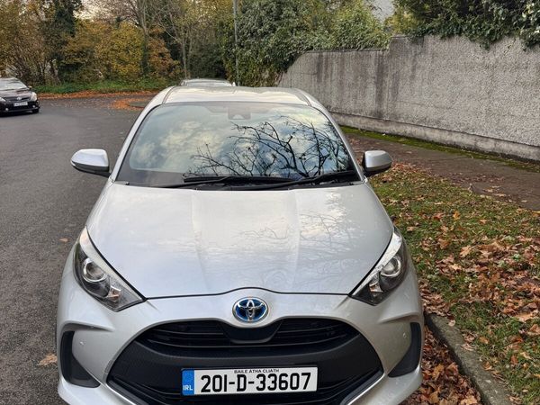 Toyota Yaris Hatchback, Petrol Hybrid, 2020, Grey