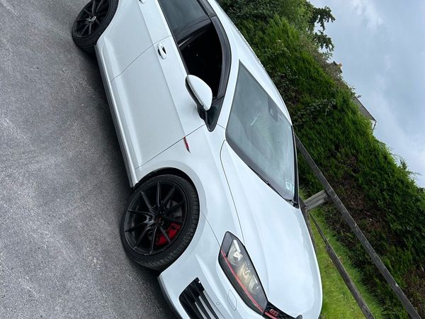 Volkswagen Golf Hatchback, Petrol, 2014, White