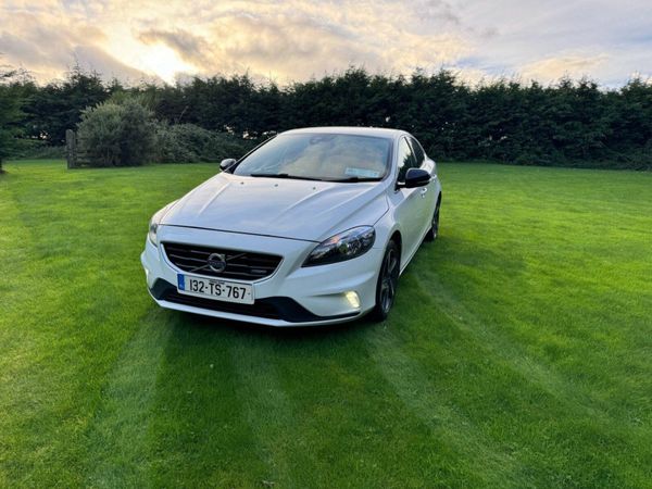 Volvo V40 Hatchback, Diesel, 2013, White