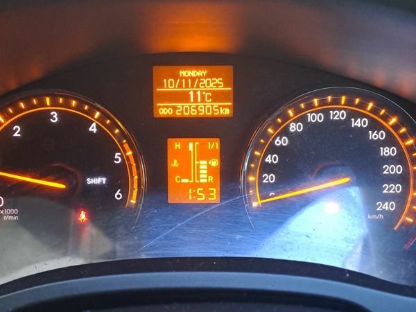 Toyota Avensis Saloon, Diesel, 2010, Silver