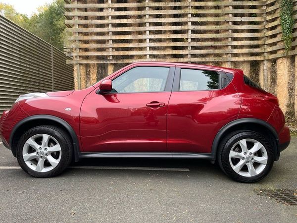 Nissan Juke SUV, Petrol, 2011, Red