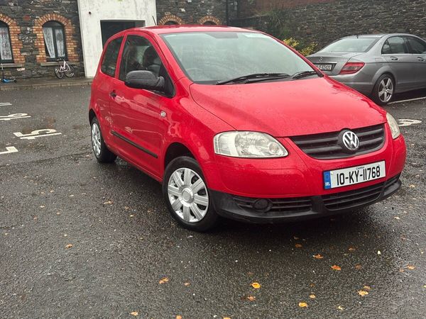 Volkswagen Fox Hatchback, Petrol, 2010, Red