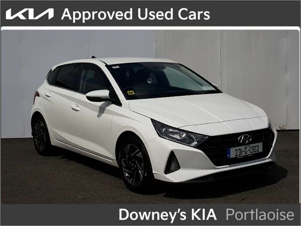 Hyundai i20 Hatchback, Petrol, 2023, White