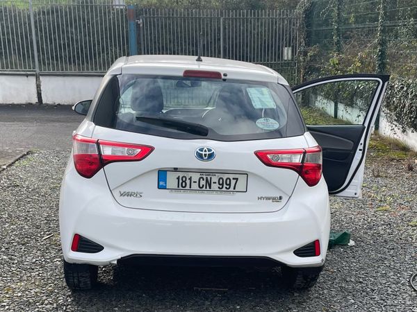 Toyota Yaris MPV, Petrol Hybrid, 2018, White