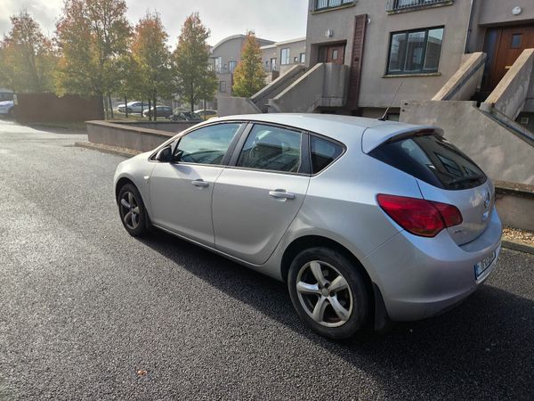 Opel Astra Hatchback, Diesel, 2011, Silver