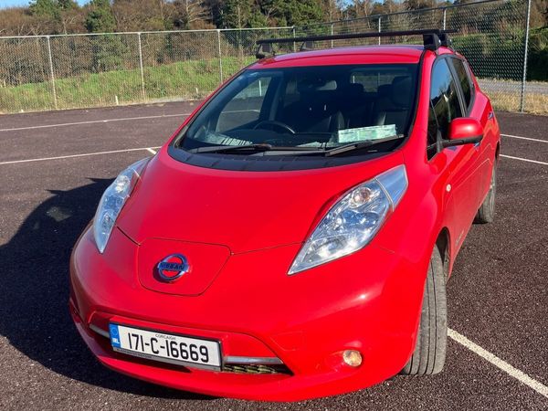 Nissan Leaf Hatchback, Electric, 2017, Red