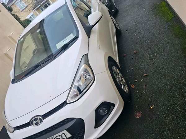 Hyundai i10 Hatchback, Petrol, 2014, White