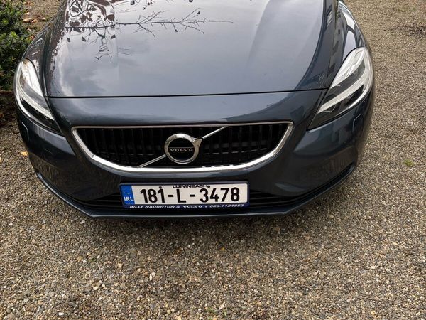 Volvo V40 Hatchback, Diesel, 2018, Blue
