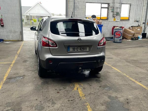 Nissan Qashqai Hatchback, Diesel, 2010, Silver