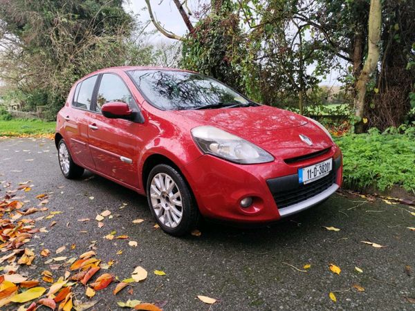 Renault Clio Hatchback, Diesel, 2011, Red