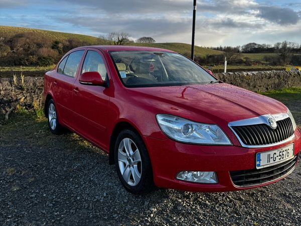 Skoda Octavia Hatchback, Diesel, 2011, Red