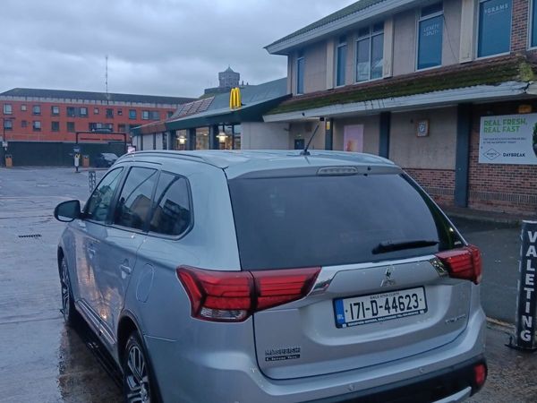 Mitsubishi Outlander SUV, Diesel, 2017, Silver