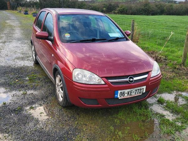 Opel Corsa Hatchback, Petrol, 2006, Red