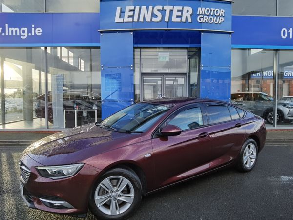 Opel Insignia Hatchback, Diesel, 2019, Red